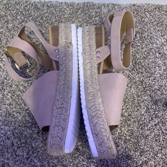 Shoes - Picture 2 of 4